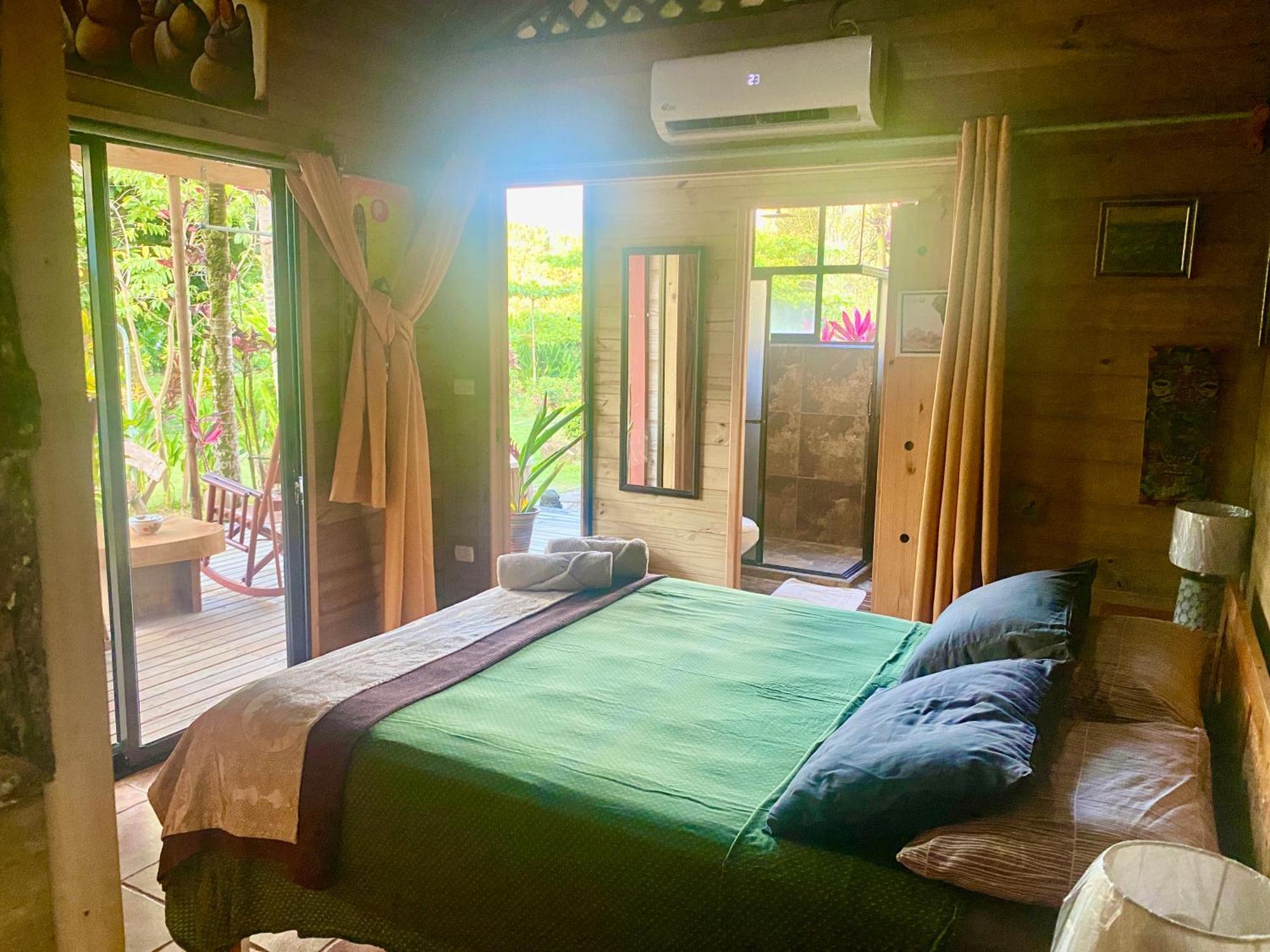 Uvita Oasis Retreat With Villa Cabins And Apartment Exterior photo