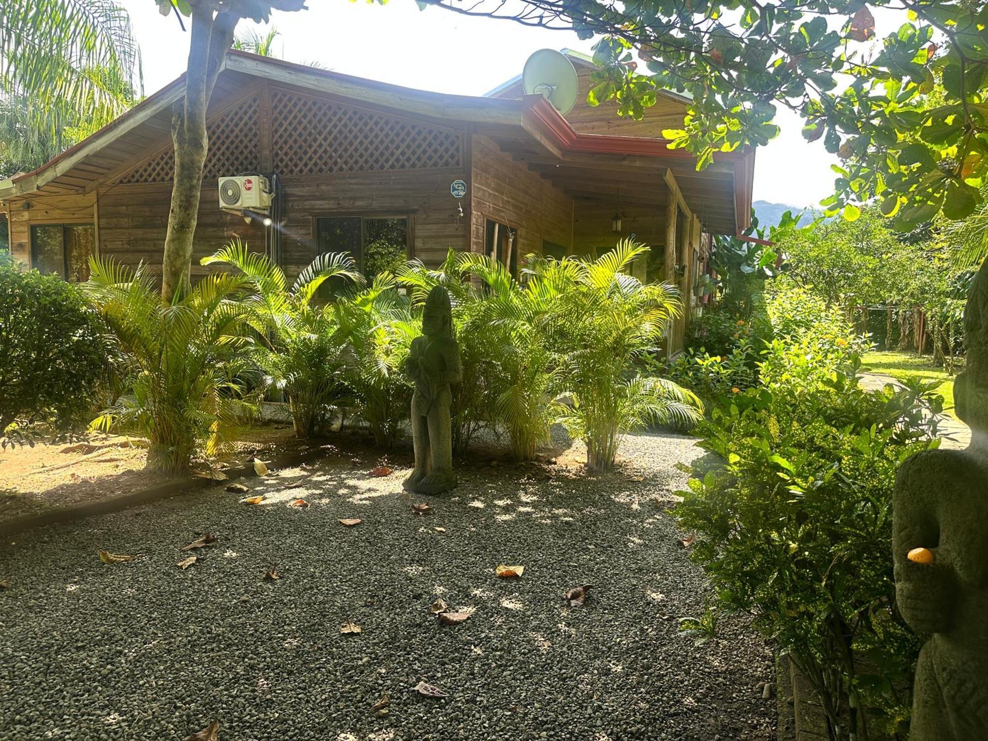 Uvita Oasis Retreat With Villa Cabins And Apartment Exterior photo